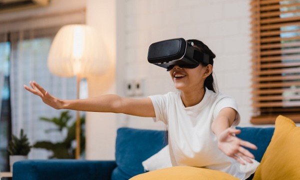 Contoh dari Virtual Reality (VR)