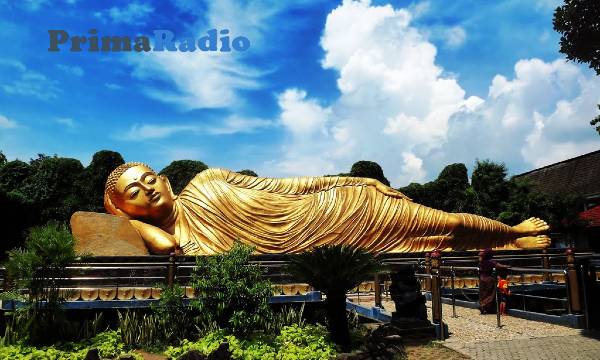 Patung Buddha Tidur di Vihara Bogor