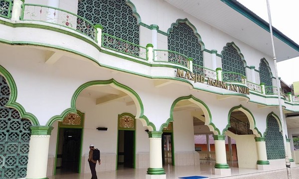 Masjid Bersejarah di Maluku Batu Merah