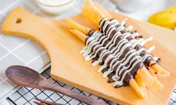 Resep Makanan Olahan Pisang Banana Roll dengan Vla Milo