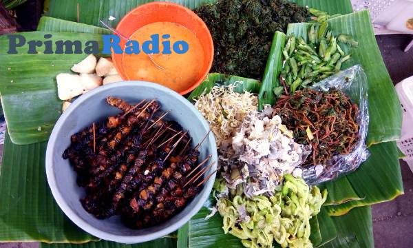Pecel Semanggi Kuliner Unik Khas Indonesia yang Enak