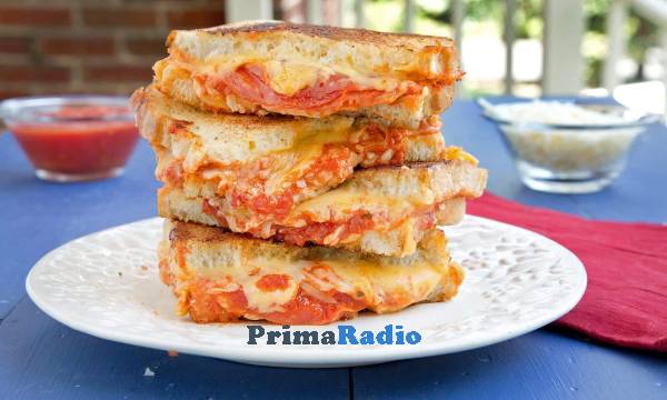 Resep Cheesy Egg Toast and Sausage Pizza Bread