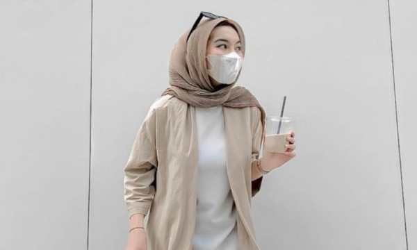 Rekomendasi Outfit Hijab Cocok untuk Main: Gaya Kasual dan Monokrom 