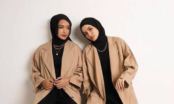 Coba Outfit Hijab Elegan dan Vintage Saat Hangout Bareng Teman