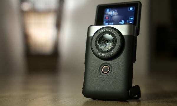 Kamera Vlogging Powershot V10 Mampu Berpasangan dengan Mikrofon Eksternal