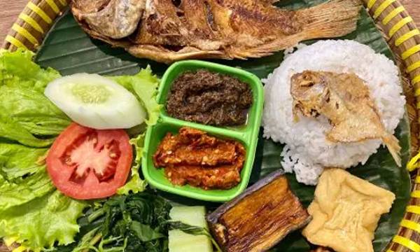 Nasi tempong pedas Banyuwangi