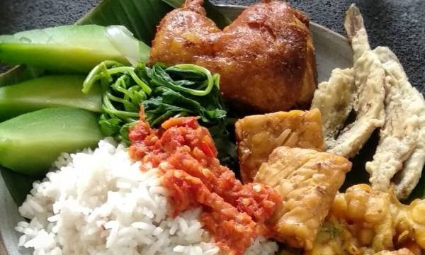 Nasi tempong pedas Banyuwangi