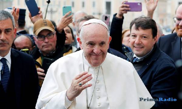 Pemberkatan Pasangan Sesama Jenis (LGBT) oleh Paus yang Mengejutkan